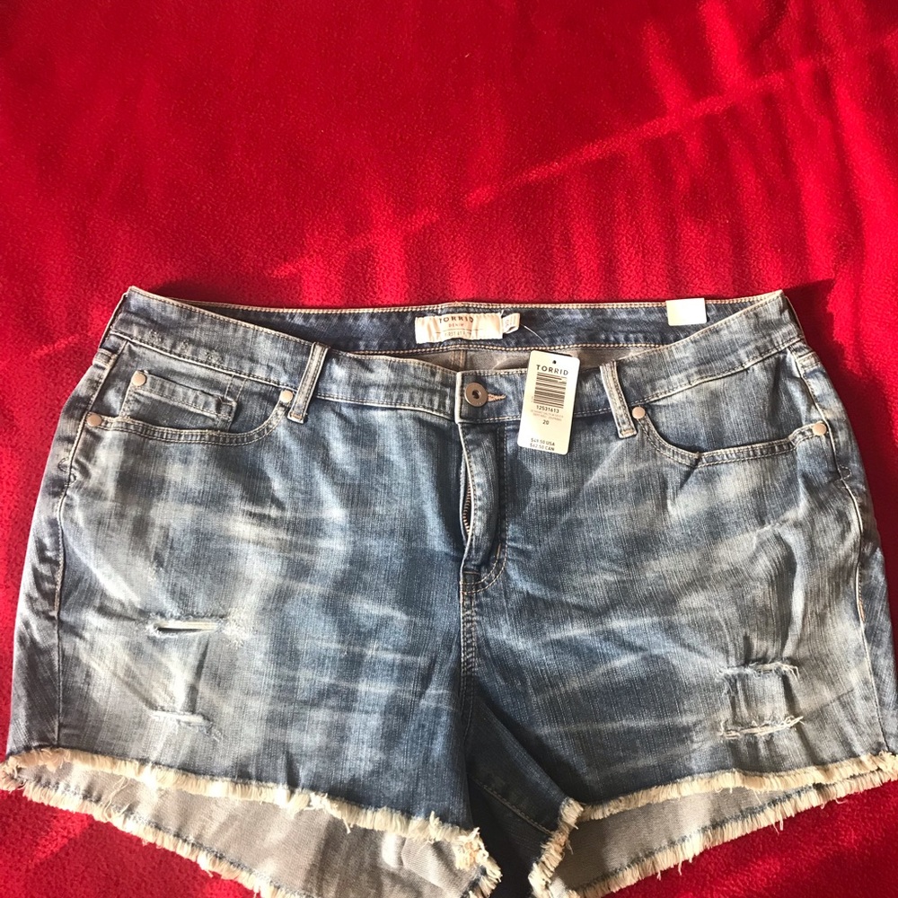 NWT torrid cutoffs